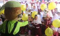 به مناسبت روز جهانی کودک ( 16 مهر ماه ) مراسم جشن روز کودک با حضور کودکان و دانش آموزان دبستان دخترانه شهید شیخ فینی 